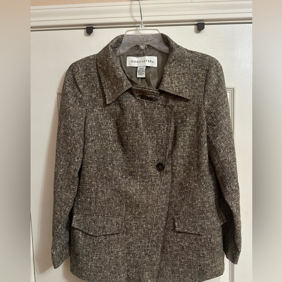Doncaster Jackets & Blazers - Women’s DONCASTER Silk Blend Brown Gray Patterned Button Jacket. Size 10.